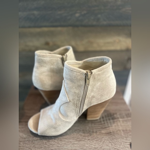 Coconuts by Matisse Size 8 Arlo Cream Faux Suede Open Toe Ankle Booties - Picture 14 of 16